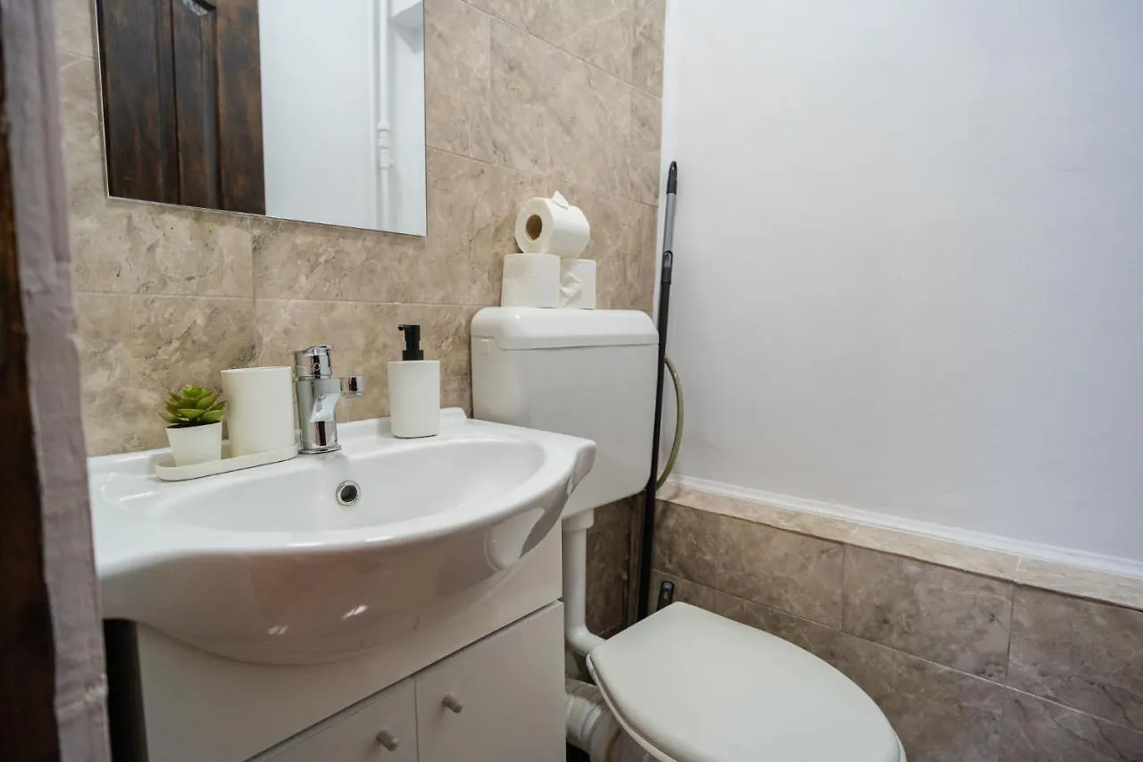 Bucharest Playful Retreat - 1Br Cozy Apartment Romania